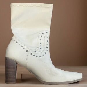 Oasis Society Paris High Cut Western Boots White With Studs Women's 10